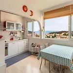 Peaceful Downtown 1-bedrm With Scenic Private Deck Apartman